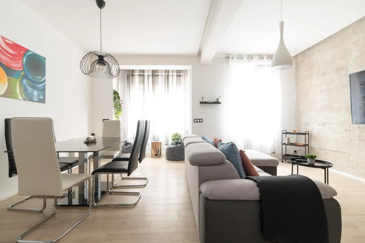 Moyua Luxe By Staynnapartments location